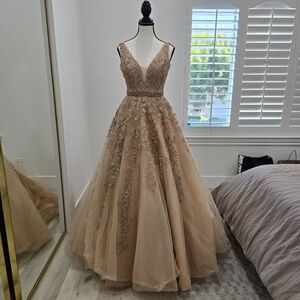 Sherri Hill Size 4 Taupe A LineGown Dress Diamond Belt V-Neck Sleeveless Floral